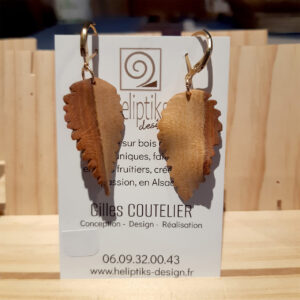 Modèle original, feuille de cerisier bicolore ondulée sur dormeuses plaquée Or.