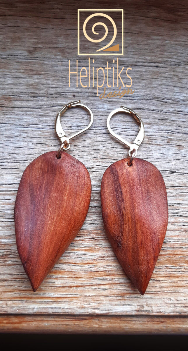 Boucles arrondies en prunier, héritage des arbres d’Alsace